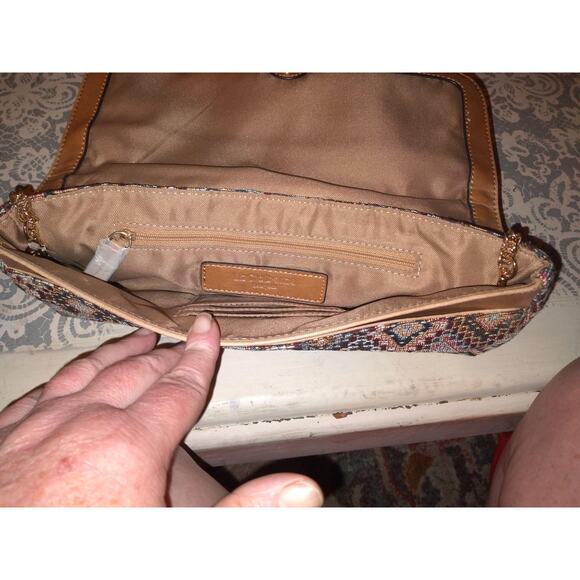 VTG LIz Claiborne Tapestry Baguette Clutch purse with removable chain handle - Picture 4 of 7
